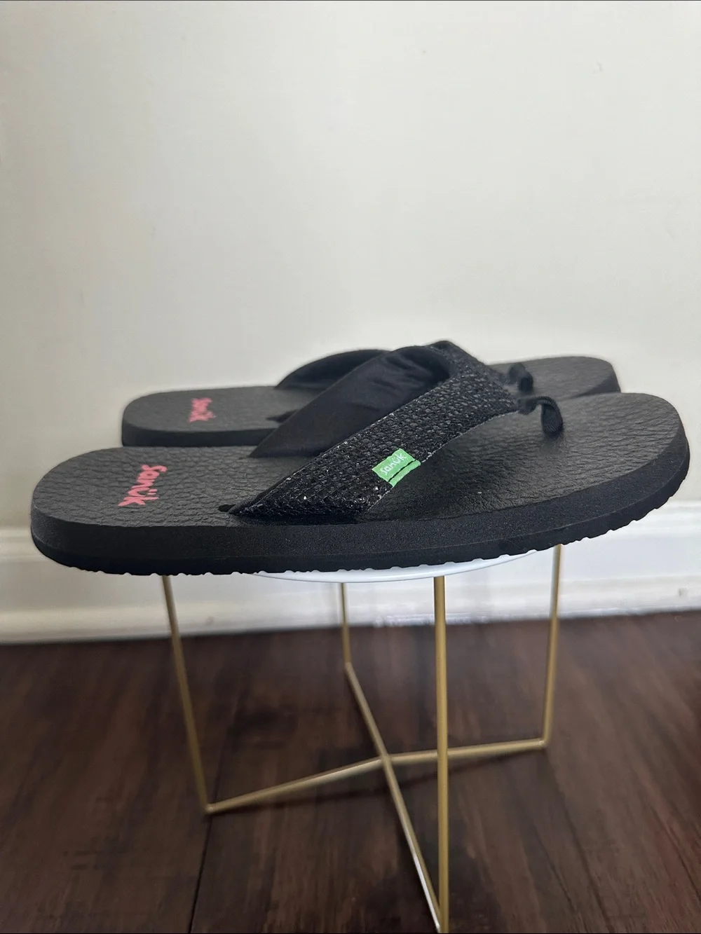 Sanuk Black Sparkle Flip Flop Sandals with Pink Logo - Picture 2 of 4